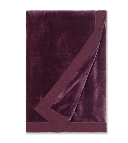 Convert your favorite armchair into a zen retreat with the Duffield Throw. This decadently soft blanket is offered in a palette of neutral hues, striking a harmonious balance between understated elegance and functional design. UGG Duffield Throw Blanket Polyester In Port Heather