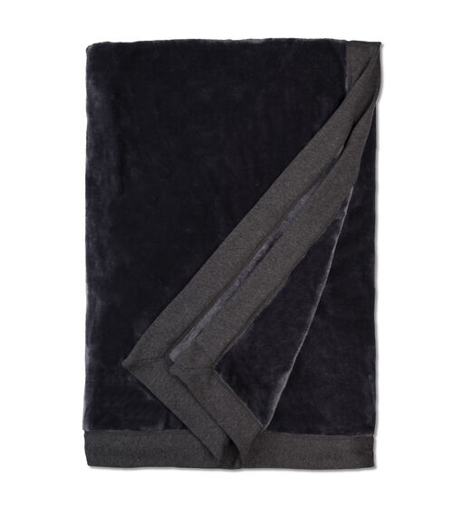 Plush, warm, and incredibly cozy, the Duffield throw is a living room essential. Cast in soft hues, this blanket balances its minimal aesthetic with a velvety sheen. UGG Duffield Throw Blanket Polyester In Black Bear Heather