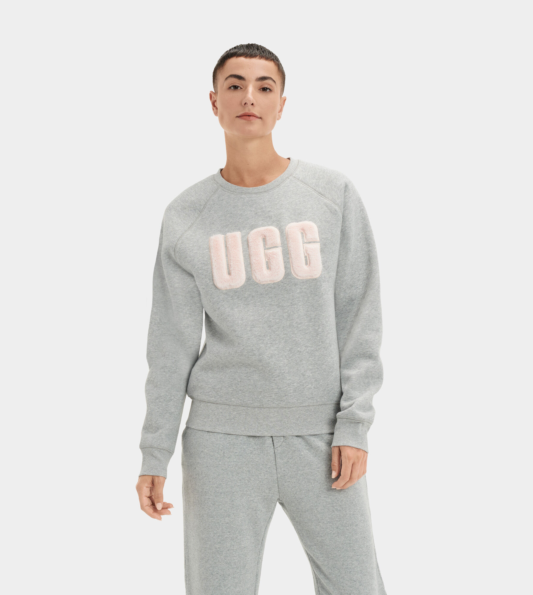 UGG (アグ) レディーストップ MADELINE FUZZY LOGO CREWNECK Grey Heather/Sonora, S