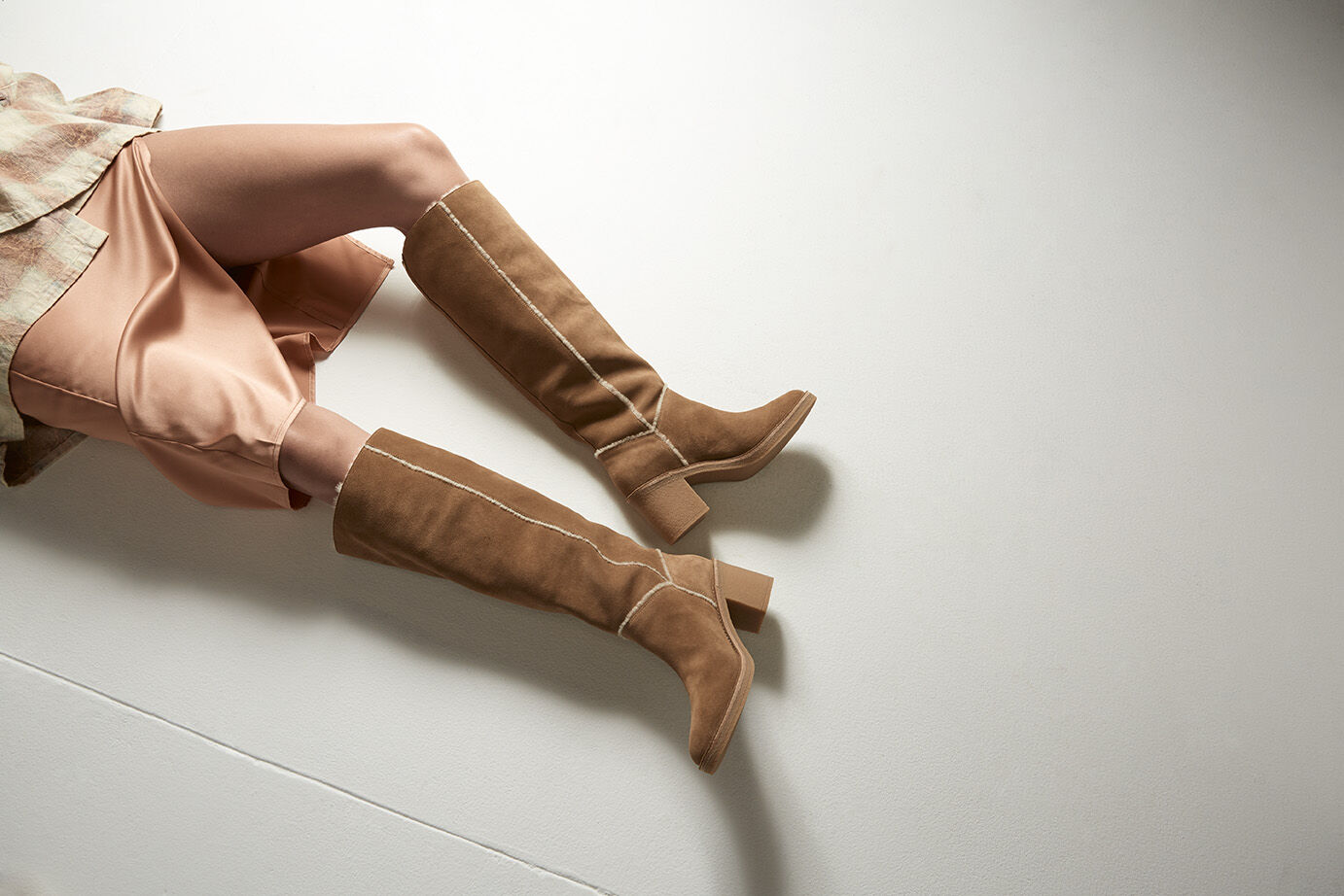 ugg graphic slide