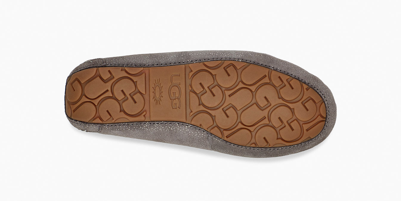 ugg w dakota