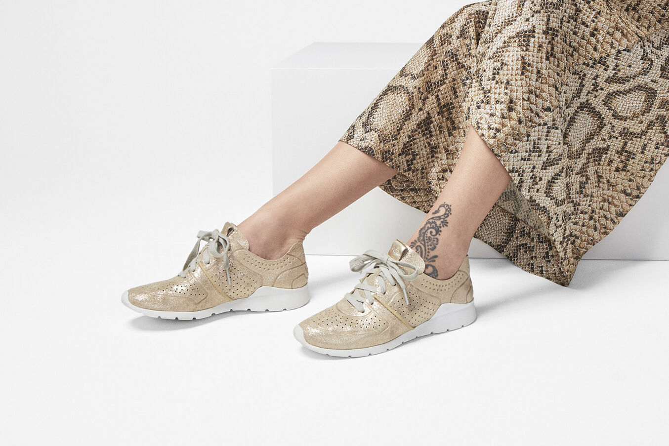 ugg tye trainers sale