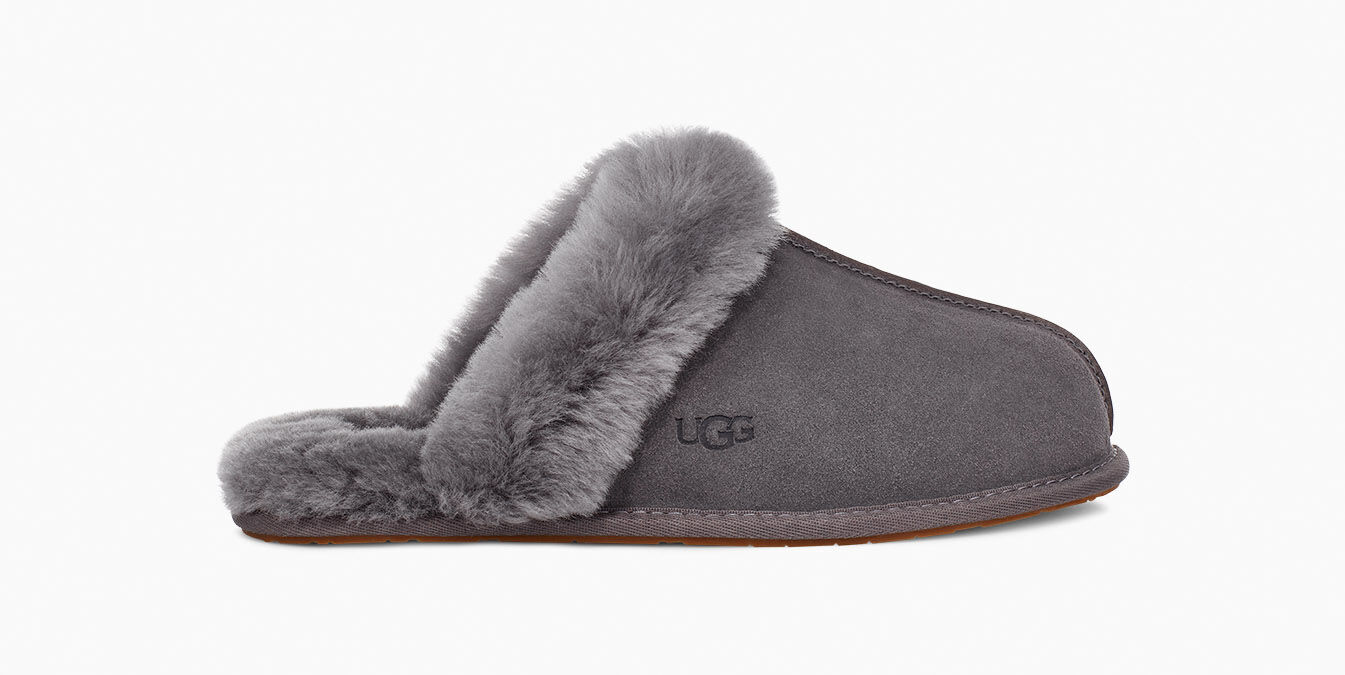 ugg scuffette slippers size 9