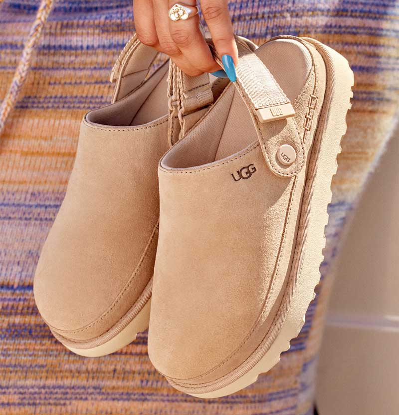 Black ugg clogs 2025