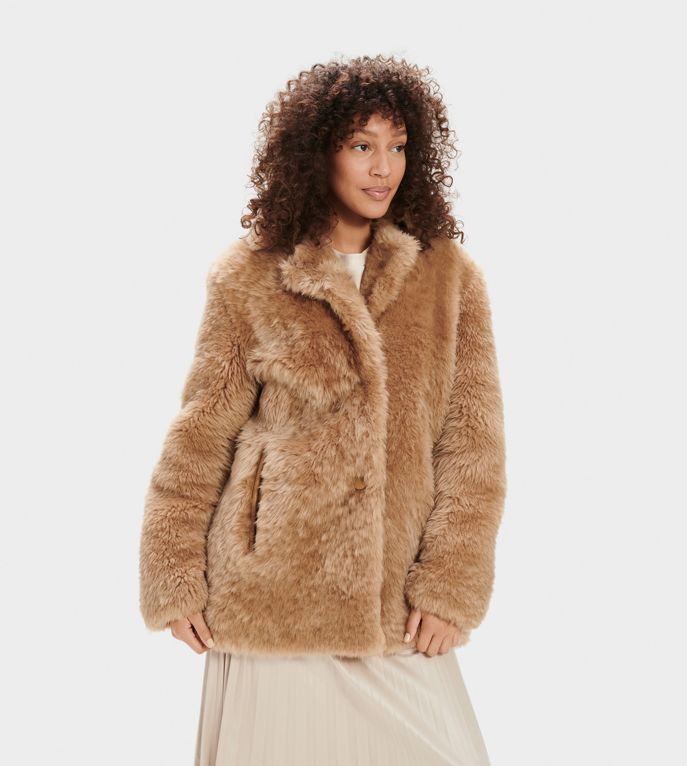 UGG Lianna Short Shearling Coat in Beige, Taille L