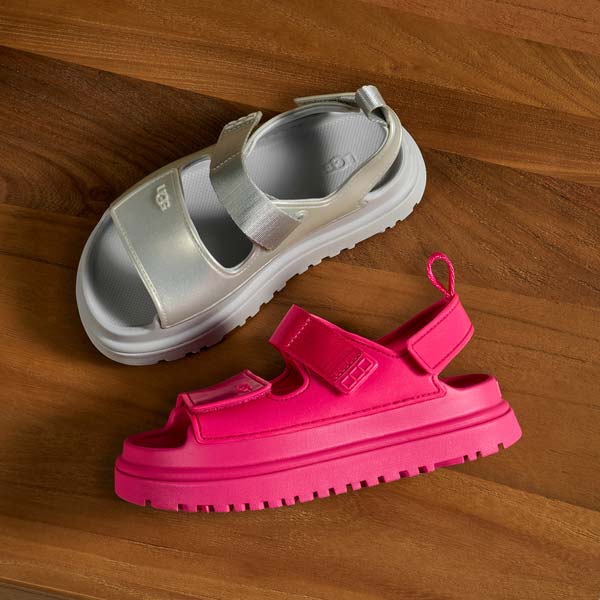 Deux des chaussures pour enfants GoldenGlow Glossy Sparkles de couleurs différentes.