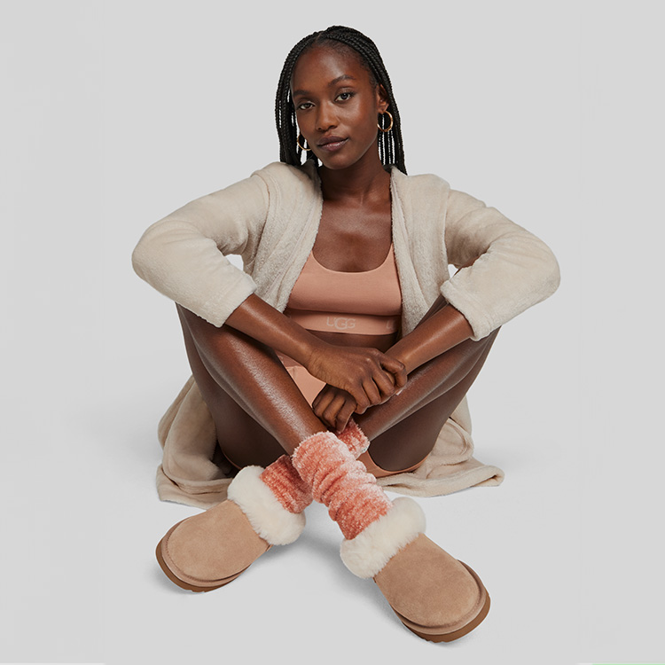 Protégez vos bottes UGG®👌 pour conserver leur beauté. Pour un résultat  optimal, nettoyez vos chaussures et bottes en peau de mouton avec le produit  de, By Jade & Lina shop