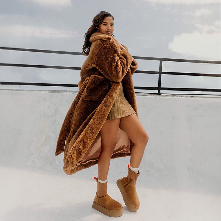 Protégez vos bottes UGG®👌 pour conserver leur beauté. Pour un résultat  optimal, nettoyez vos chaussures et bottes en peau de mouton avec le produit  de, By Jade & Lina shop